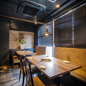 炭火焼肉 にくなべ屋 びいどろ 三宮駅前店_03